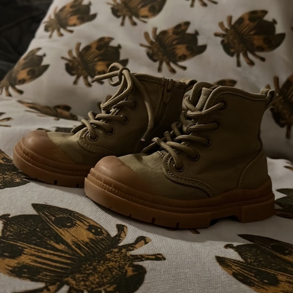 Toddler Zara boots - Picture 2 of 4